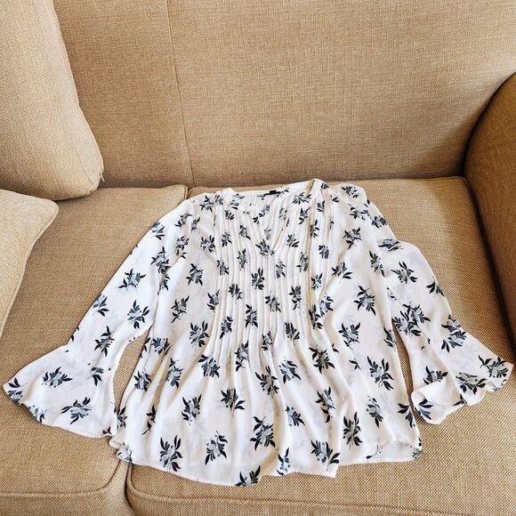 Ann Taylor Flowy Bell Sleeve Blouse Navy Sprigs Sz S - Picture 5 of 6